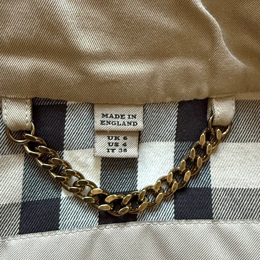 Burberry The Sandringham Trench Coat in Camel - Picture 7 of 10